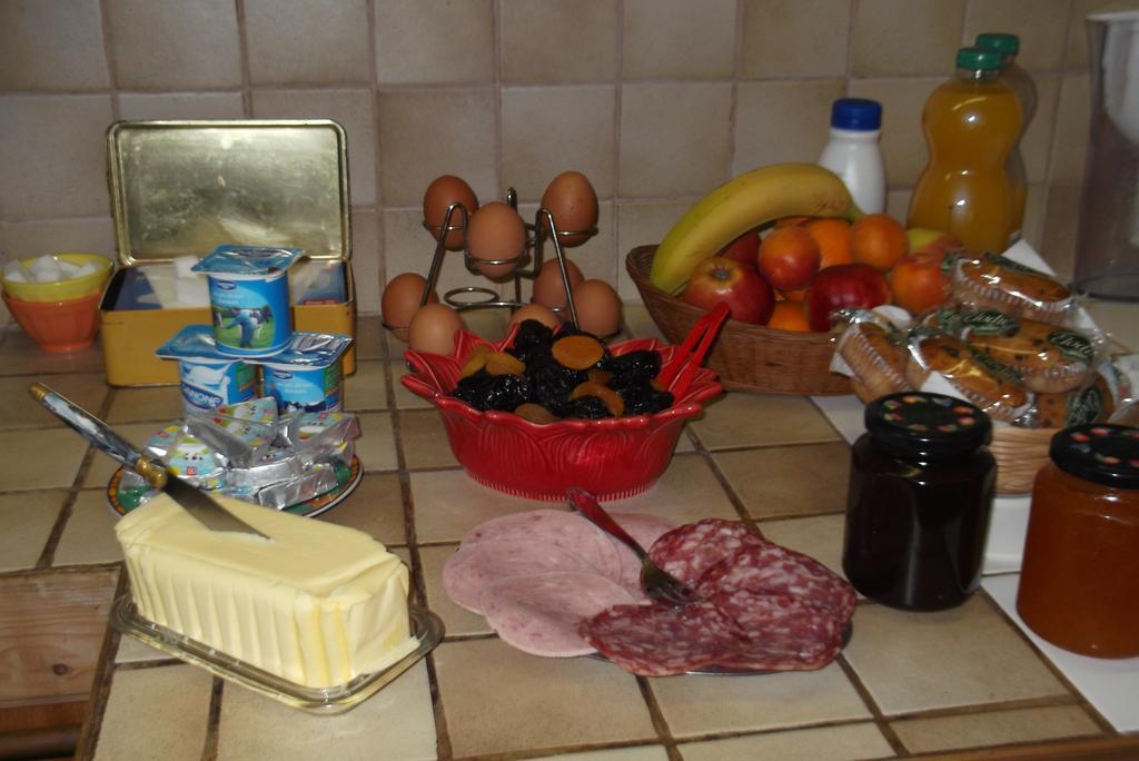 Meuvaines Chambres Et Tables D'Hotes A L'Auberge Touristique מראה חיצוני תמונה
