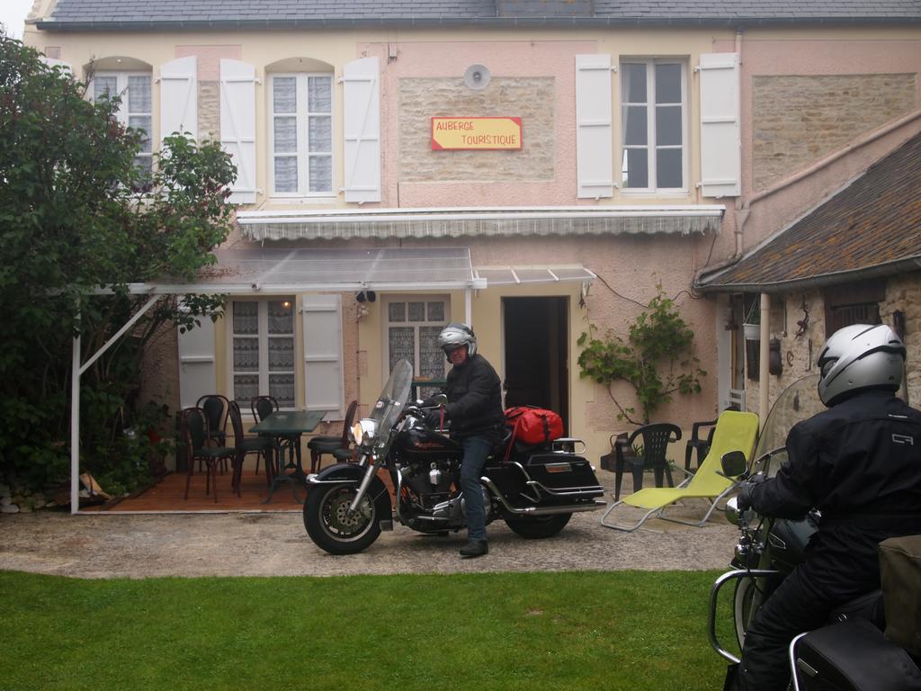 Meuvaines Chambres Et Tables D'Hotes A L'Auberge Touristique מראה חיצוני תמונה